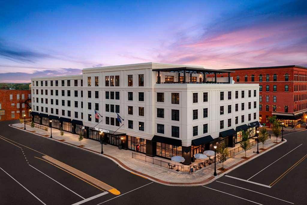 The Bradley Hotel Fort Wayne Exterior photo